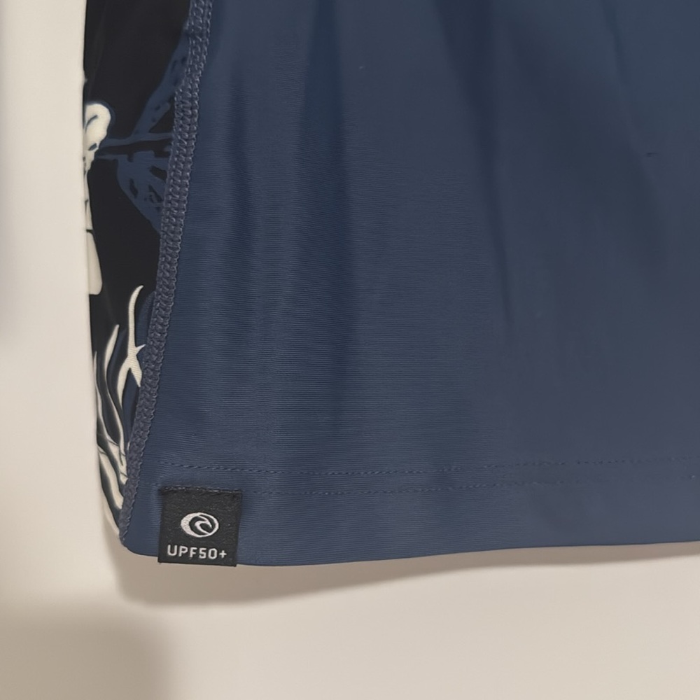 Rip Curl Zip up Rash Guard - Picture 4 of 6